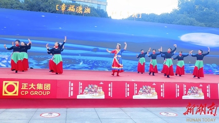 图集│上百支社区广场舞队共舞迎新年 2023省广场舞大赛&middot;长沙站共展全民健身活力