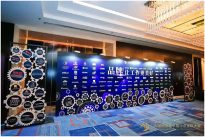 品牌就是你愿意和它自拍，然后晒到朋友圈“嘚瑟”——文化经纪人服务的力量